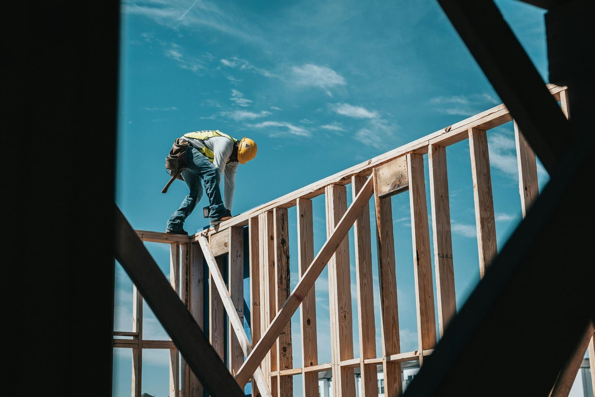 U.S. Housing Construction Declines to Lowest Level in Five Years Amid Tariff and Economic Pressures